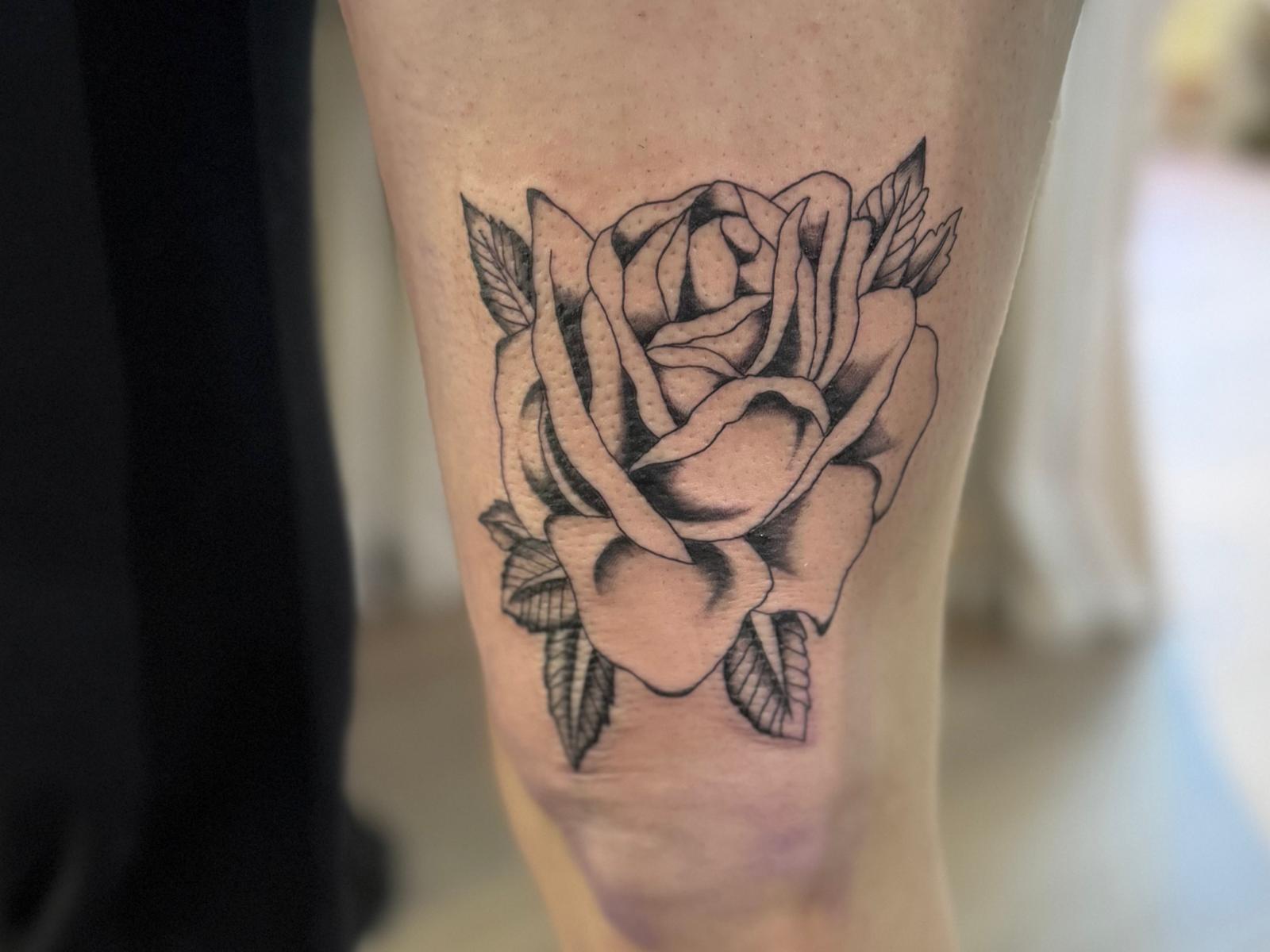 Rose Tatovering: Blomsten af skønhed, kærlighed og evighed