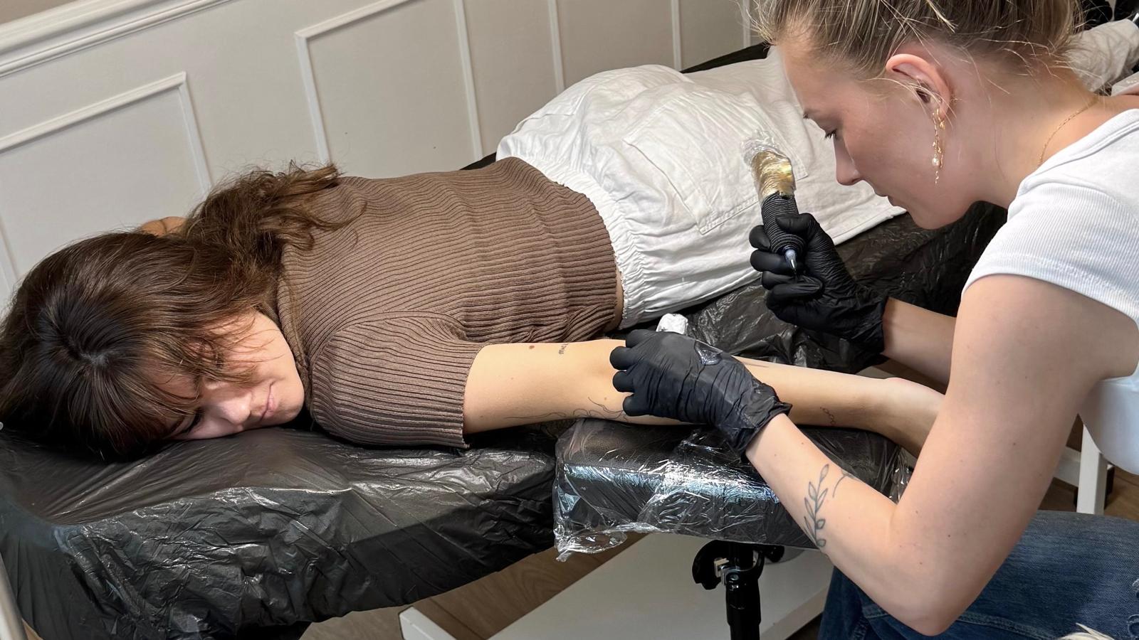 Tatoveringers helingsproces: Sådan plejer du din tatovering